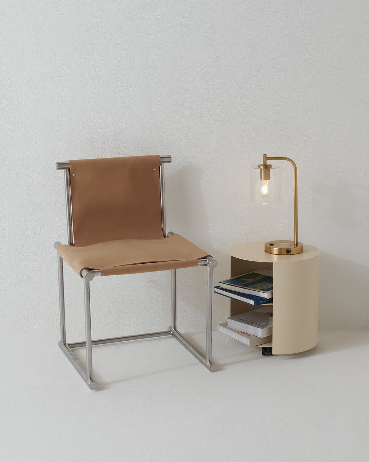 Elizabeth USB Table Lamp - Image 3