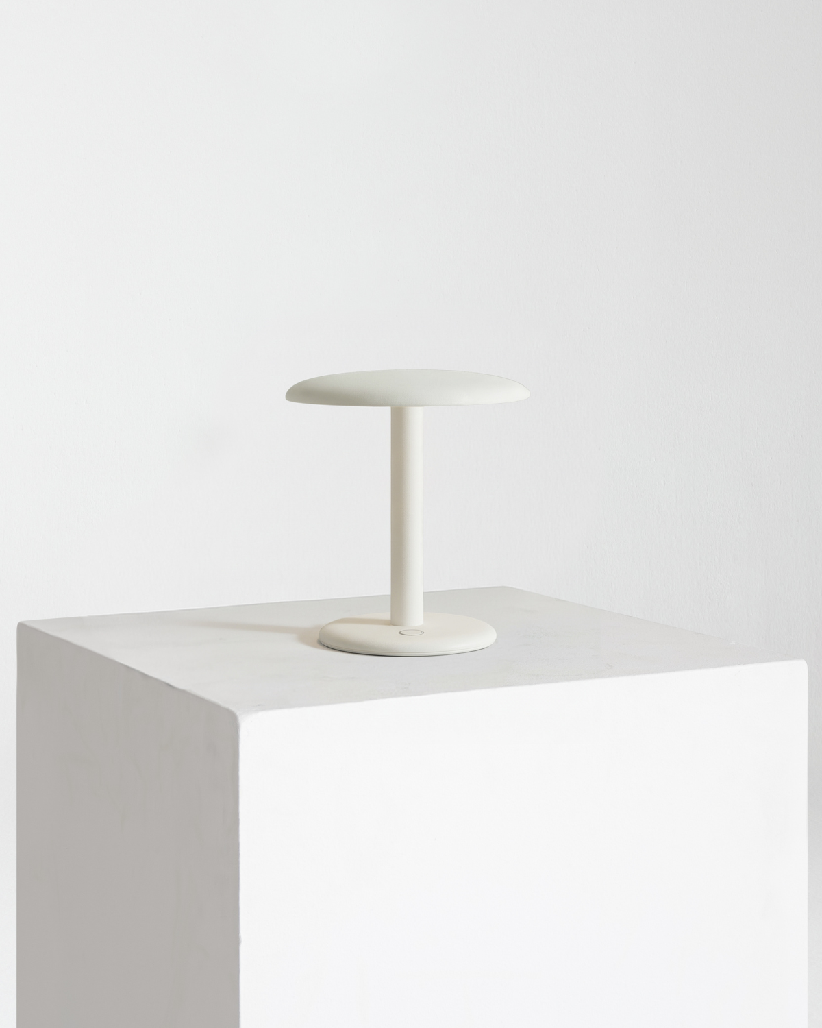 Zeno Portable Lamp - Image 2